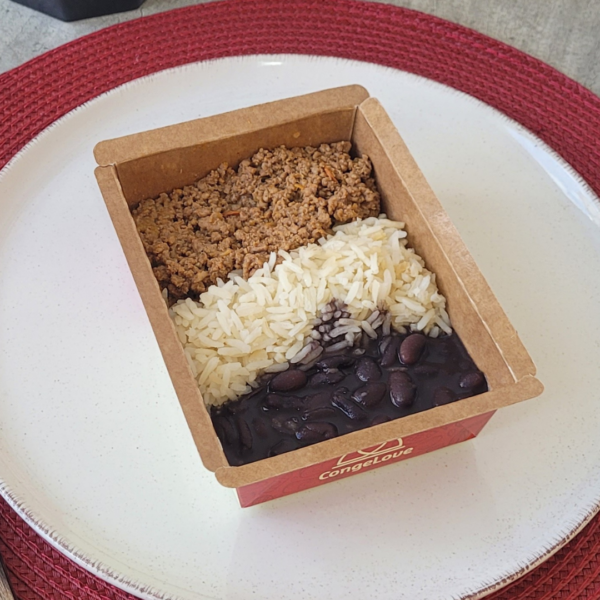 Marmita congelada arroz branco, carne moída e feijão preto Congelove 300g